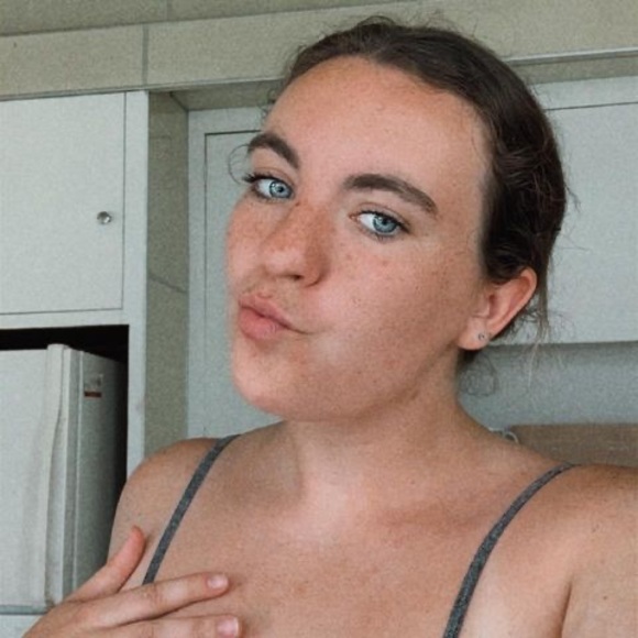 Meet your Posher, Hannah - Picture 1 of 1